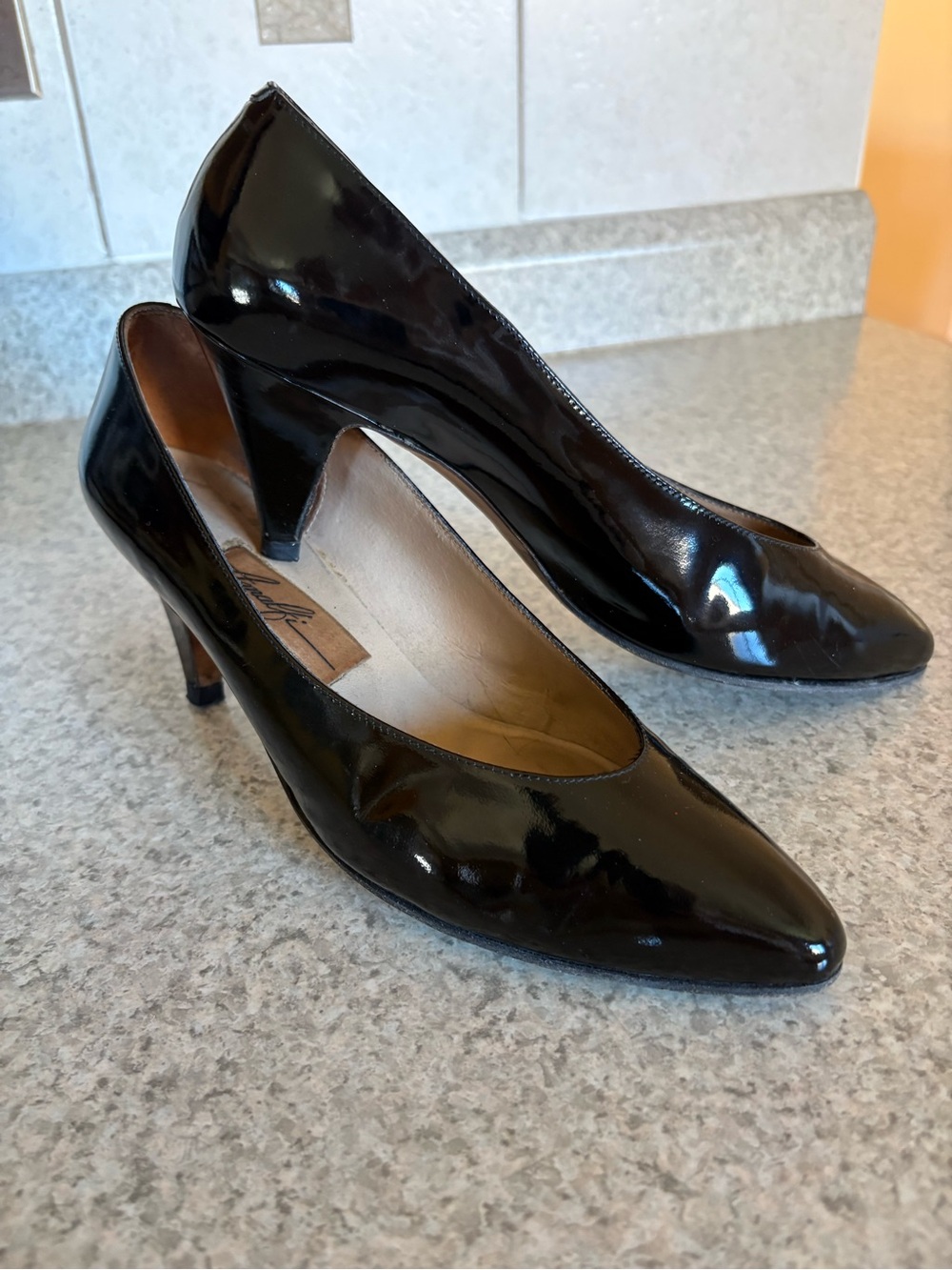 Classic Black Patent Mid-Heel Pumps - Women's Dress Shoes from Amalfi